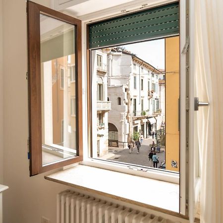 Domus Verona - Elegante Residenza Con Affaccio Su Porta Leoni Eksteriør billede