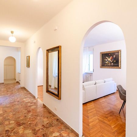Domus Verona - Elegante Residenza Con Affaccio Su Porta Leoni Værelse billede