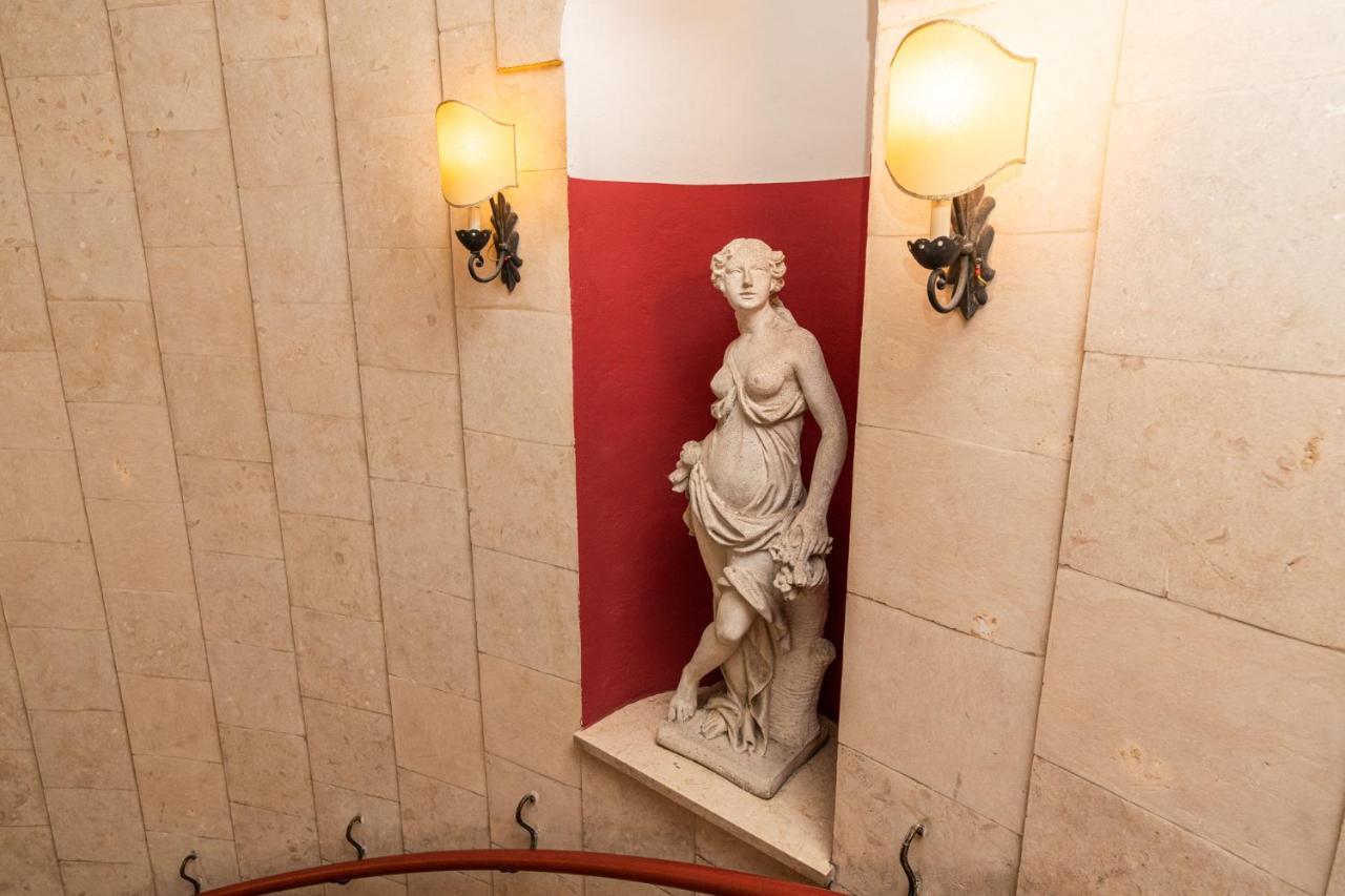 Domus Verona - Elegante Residenza Con Affaccio Su Porta Leoni Eksteriør billede
