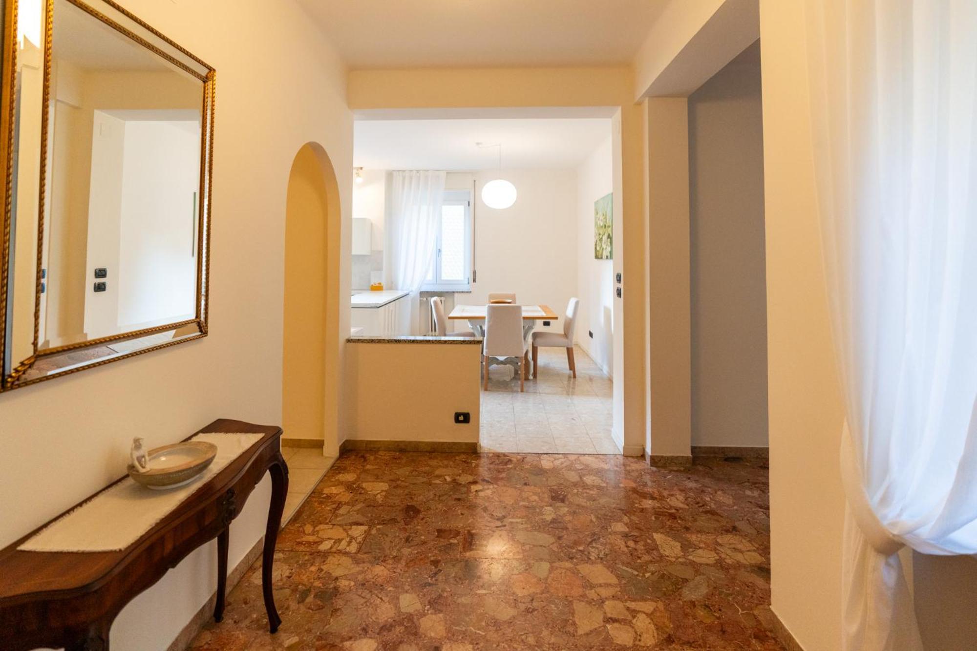 Domus Verona - Elegante Residenza Con Affaccio Su Porta Leoni Værelse billede