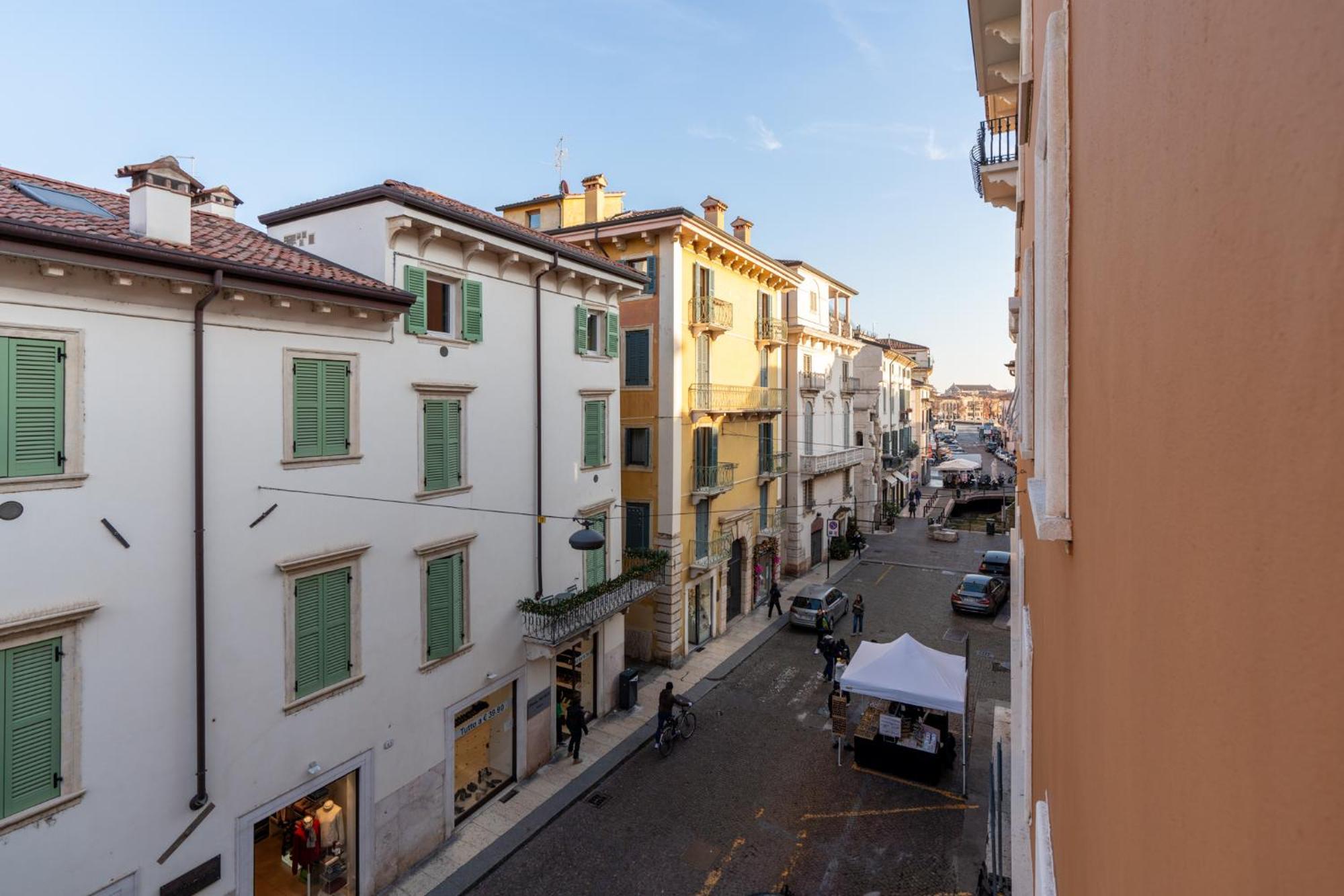 Domus Verona - Elegante Residenza Con Affaccio Su Porta Leoni Værelse billede