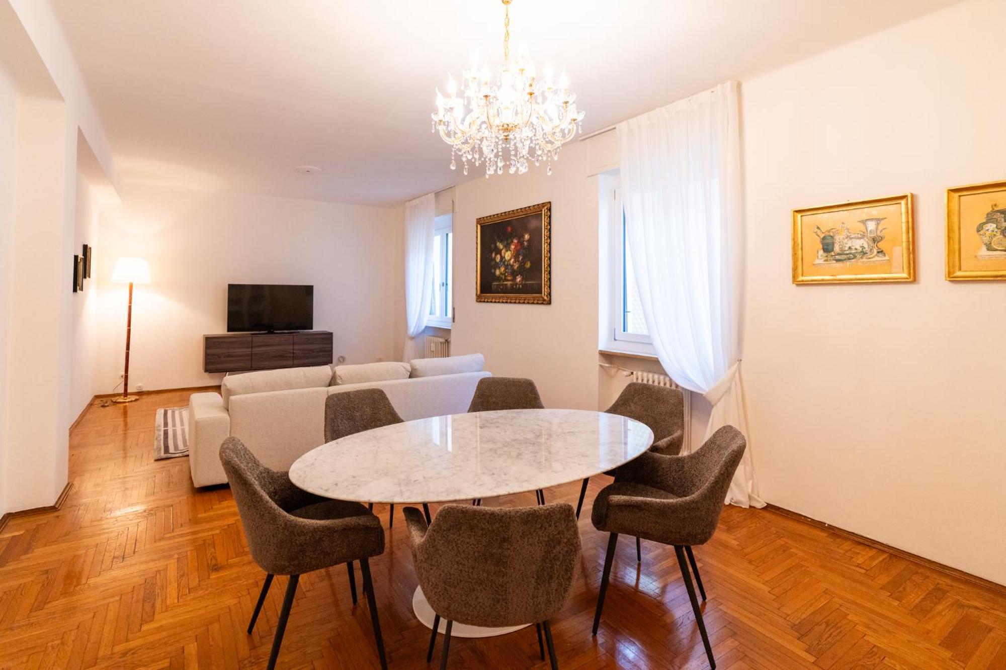 Domus Verona - Elegante Residenza Con Affaccio Su Porta Leoni Værelse billede