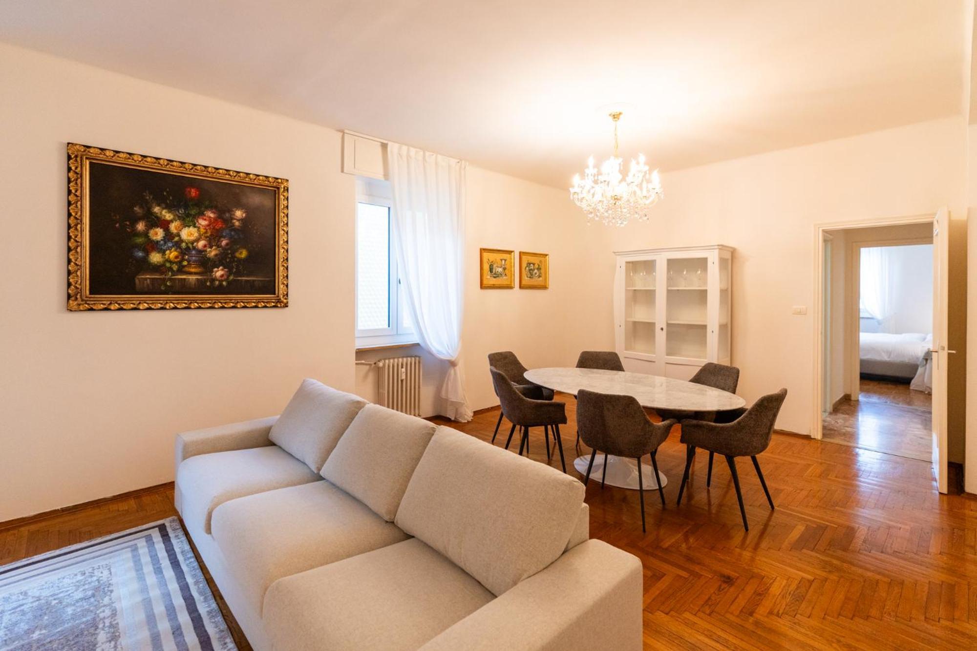 Domus Verona - Elegante Residenza Con Affaccio Su Porta Leoni Værelse billede